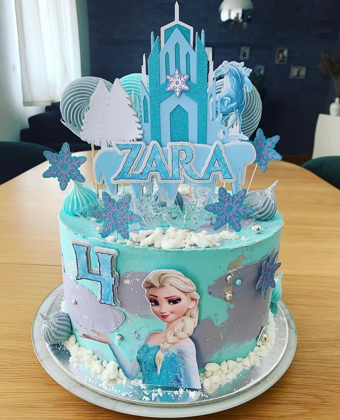 Frozen Elsa Dvorac Toper za Tortu – Premium Topperi.hr Dizajn s Ledenim Dvorcem