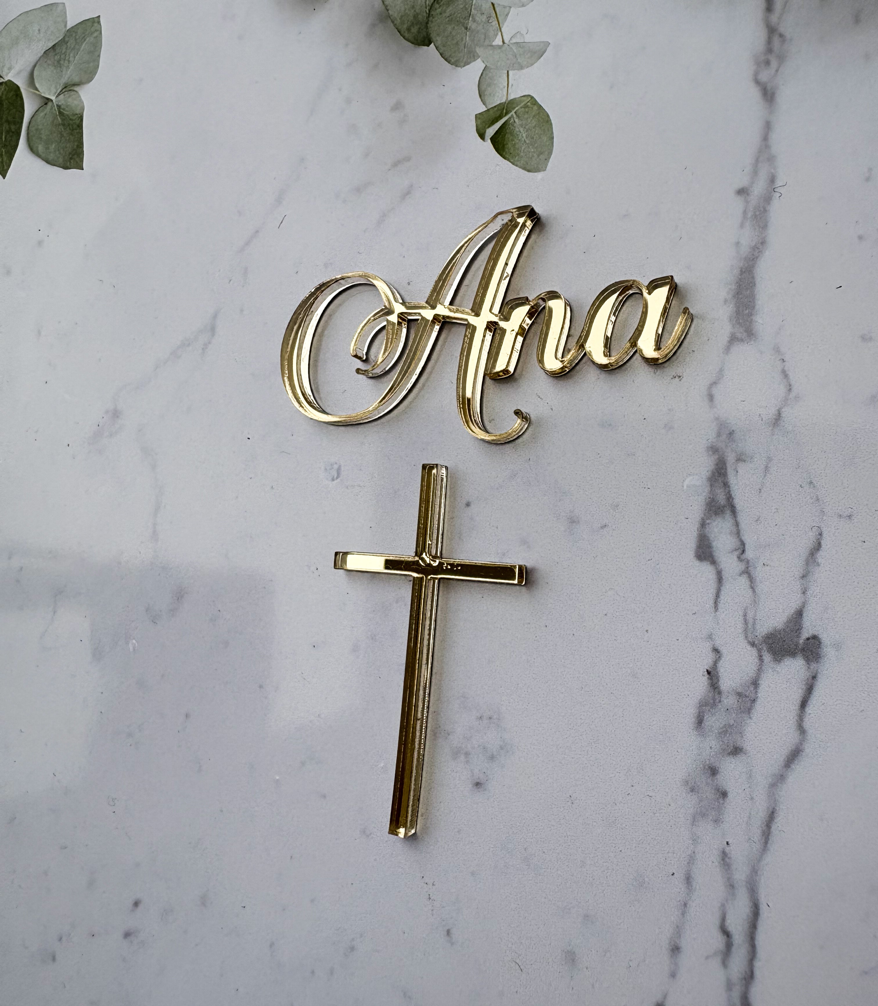 Personalizirani toper za tortu s imenom – pleksiglas (akril) – Ime i Križ 6cm (krštenje / pričest / krizma)