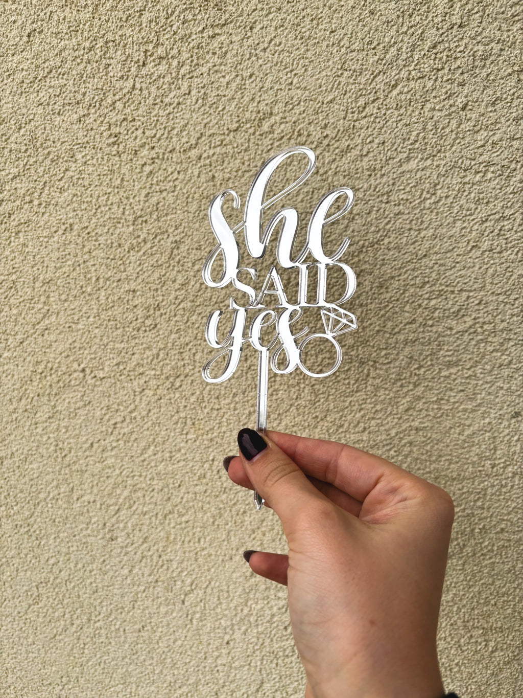 Personalizirani toper za tortu s imenom – akril (pleksiglas) – She Said Yes (djevojačka večer / bachelorette party)