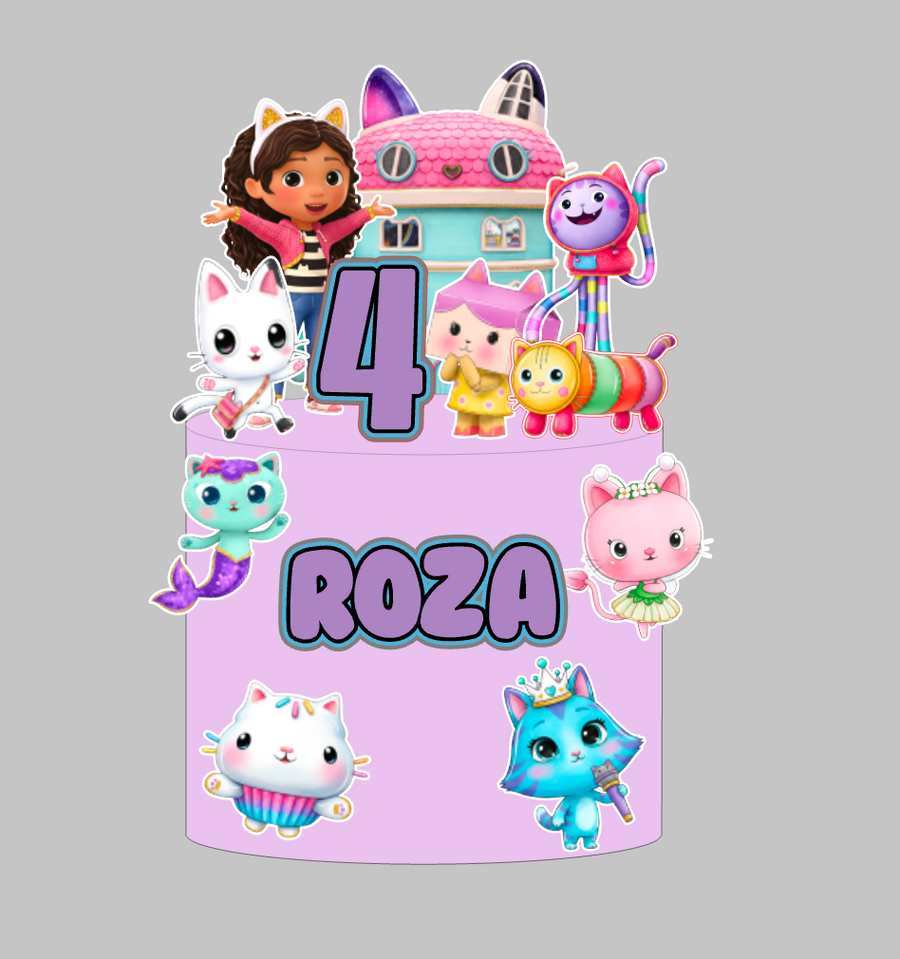 Gabby's Dollhouse set topera za tortu s imenom Roza i brojem 4, Gabby, mačke i Gabina kućica na ljubičastoj torti – set 1