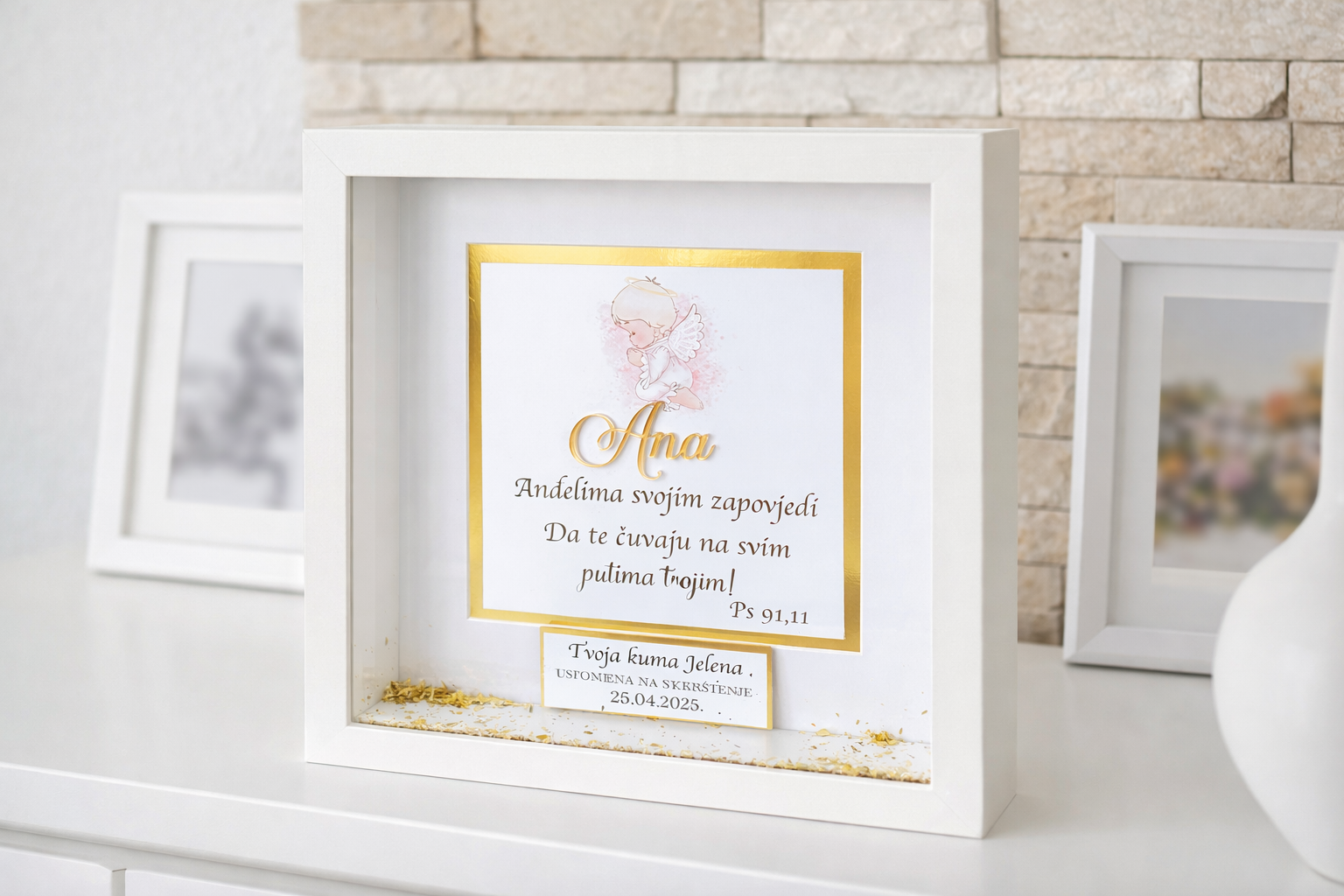 Personalizirani Shadow Box Okvir – Poklon za Posebne Trenutke