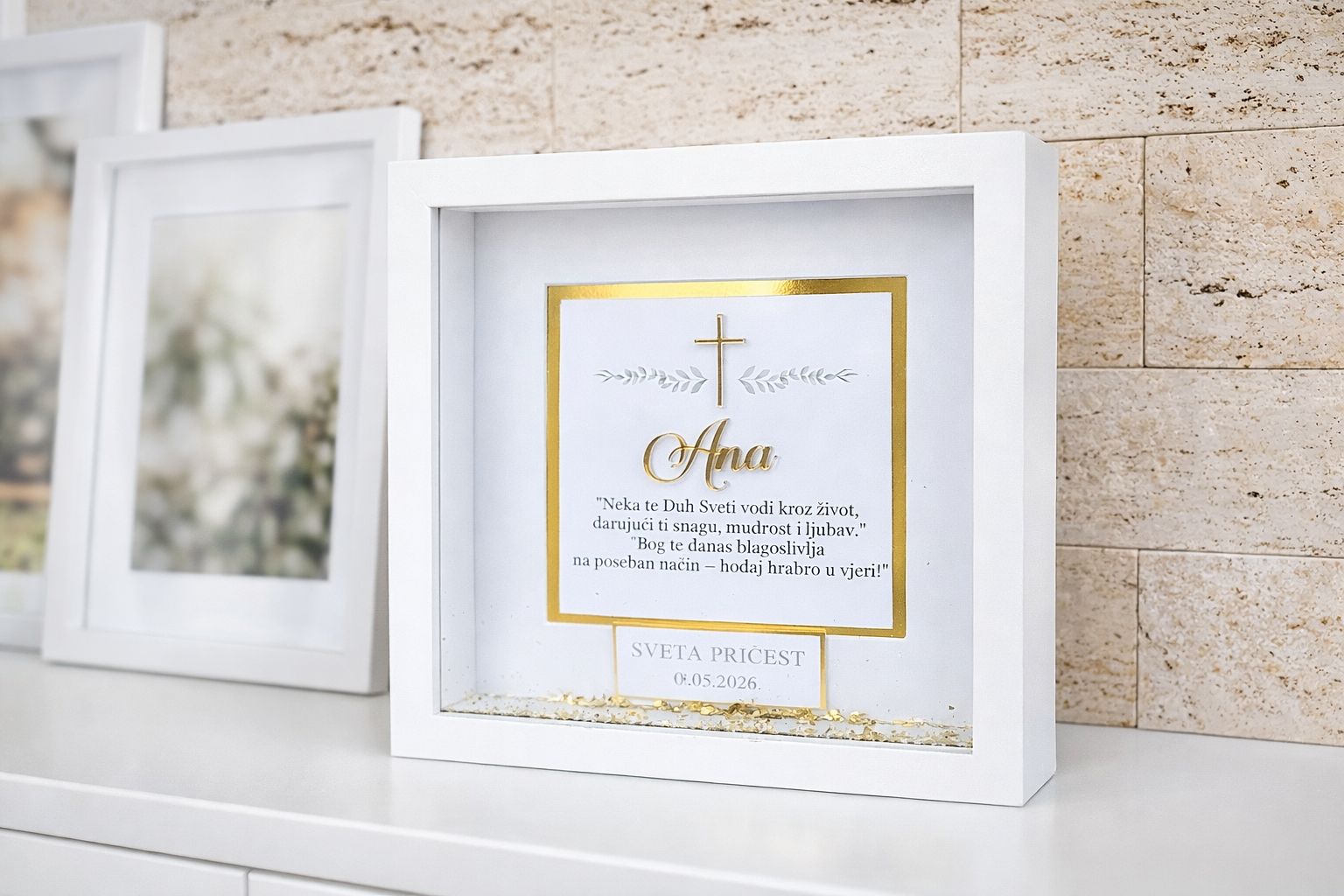 Personalizirani Shadow Box Okvir – Poklon za Posebne Trenutke