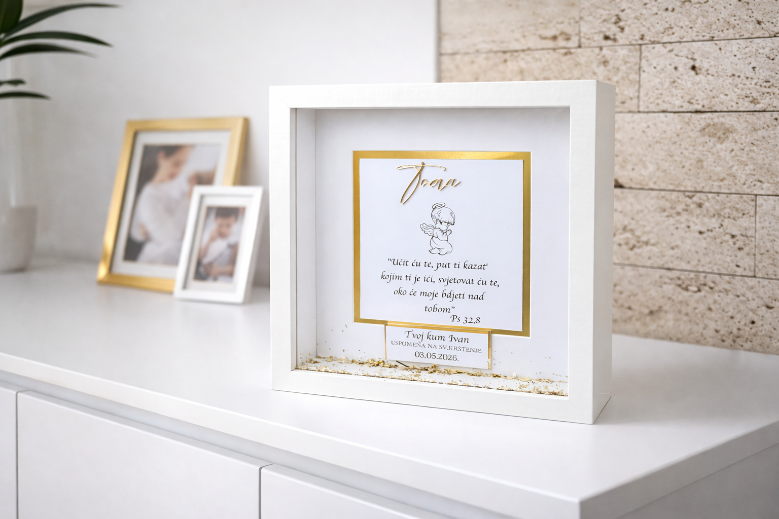 Personalizirani Shadow Box Okvir – Poklon za Posebne Trenutke